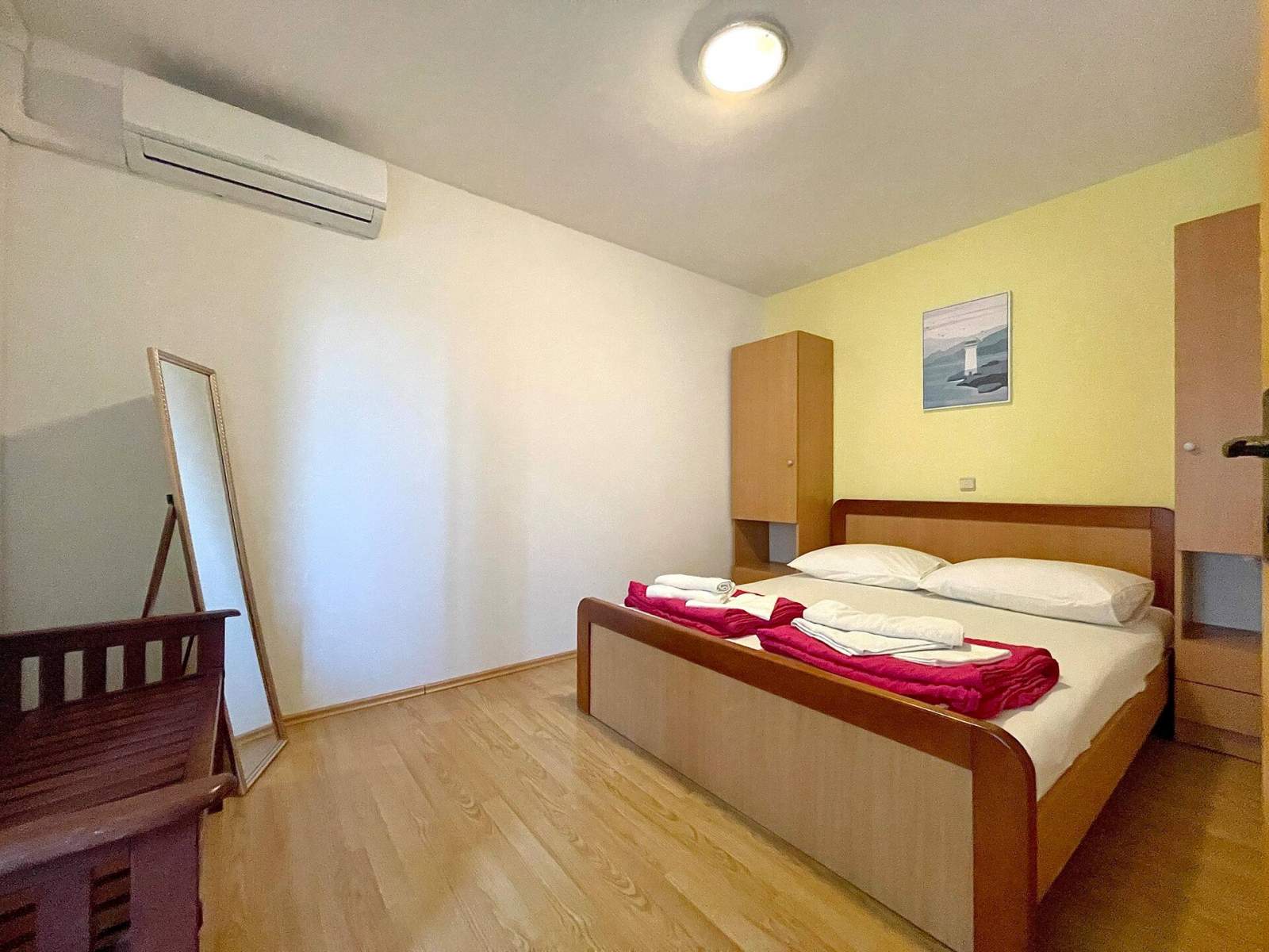 Capic Z3 - Apartment with Balcony and Parking spot, 300 m from the Beach