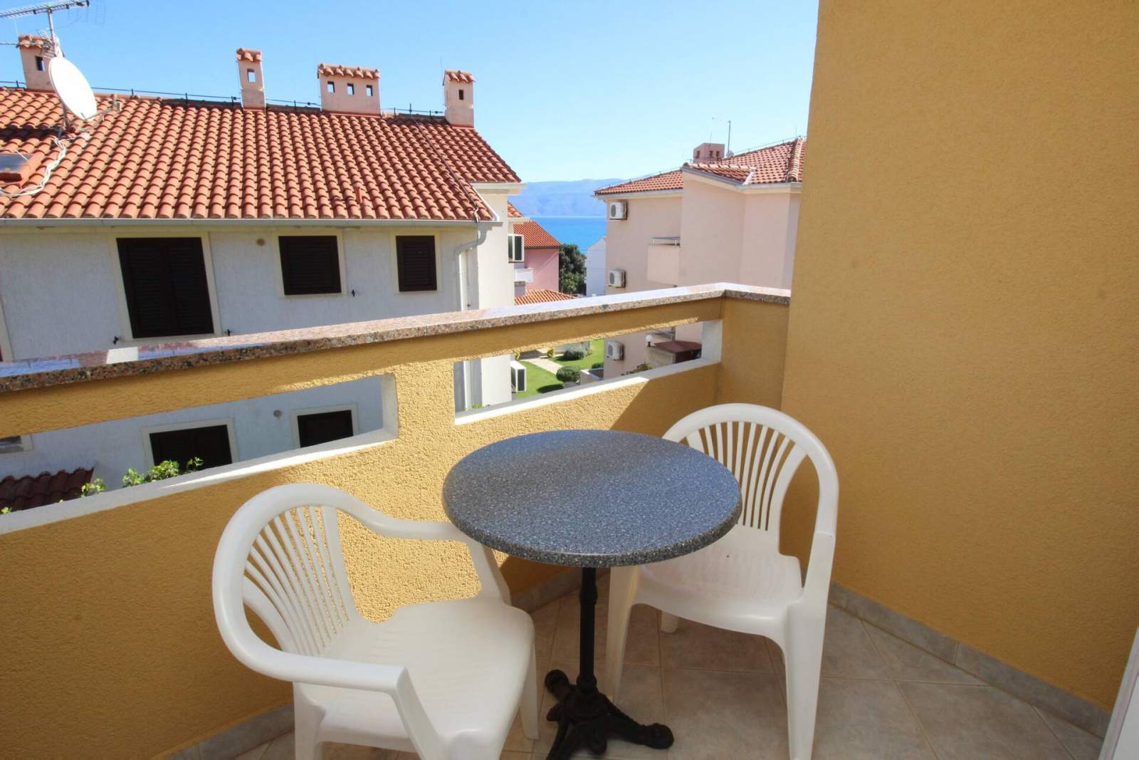Capic Z4 – Apartment mit Balkon und Parkplatz, 300 m vom Strand entfernt