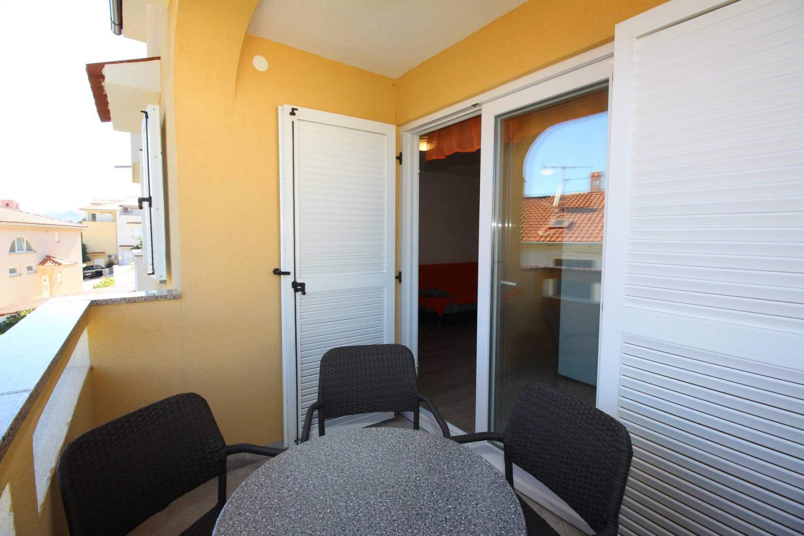 Capic Z5 – Apartment mit Balkon und Parkplatz, 300 m vom Strand entfernt