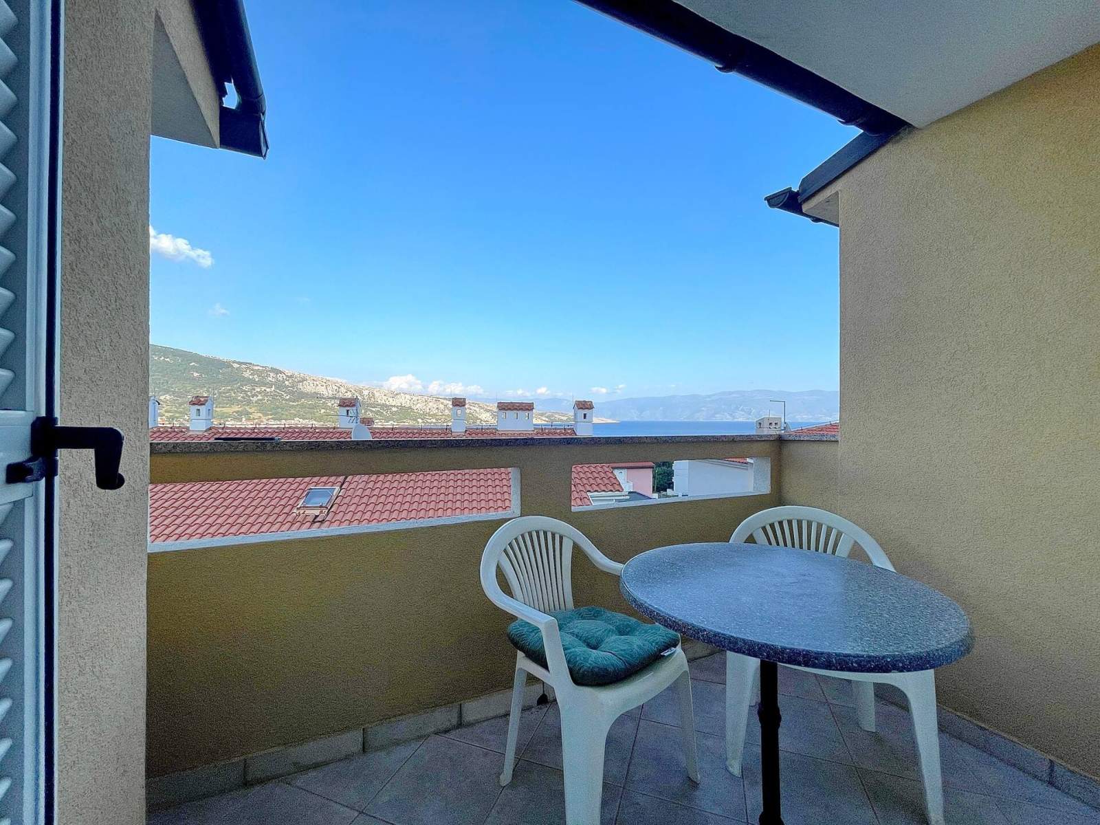 Capic Z6 – Apartment mit Balkon und Parkplatz, 300 m vom Strand entfernt