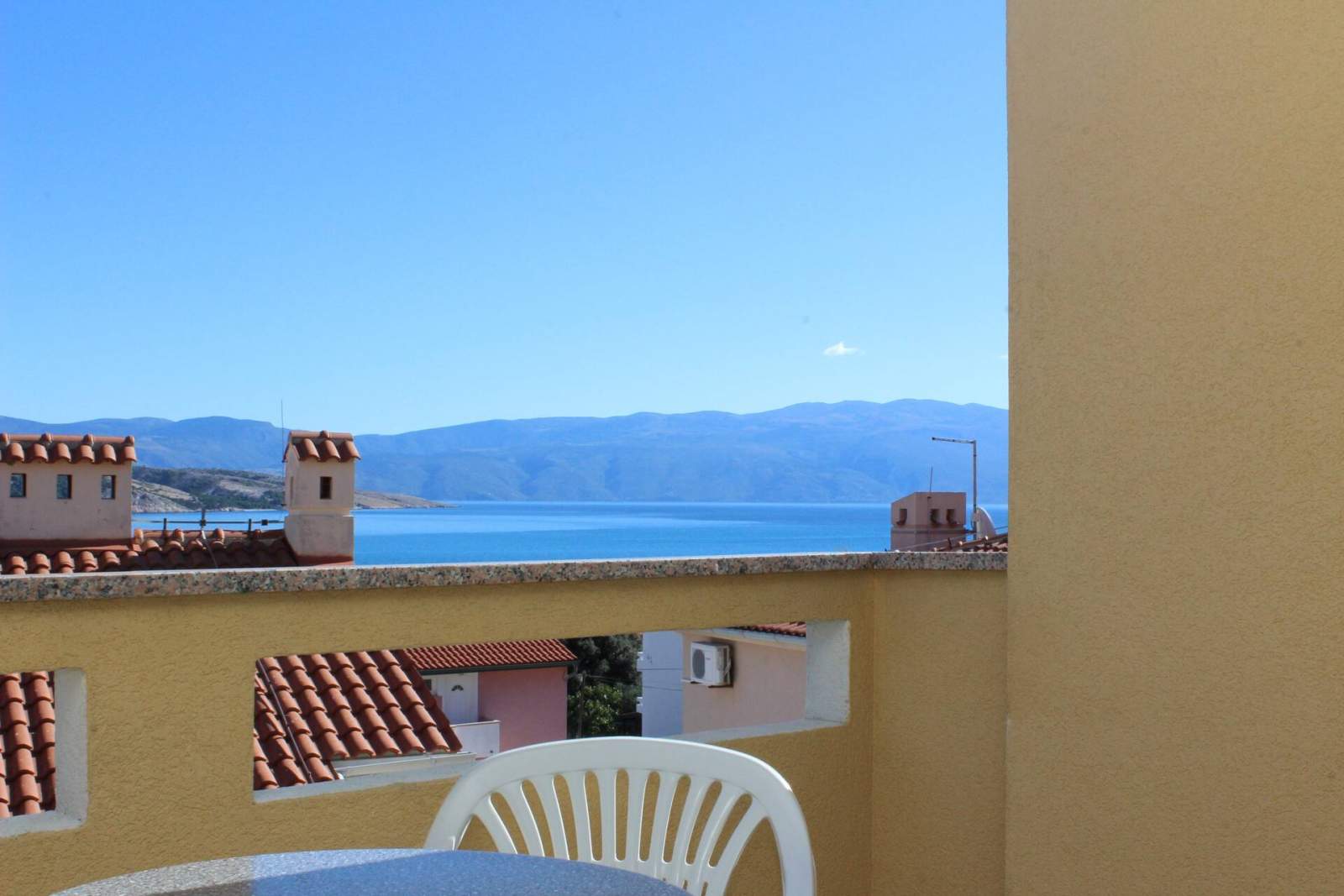 Capic Z6 – Apartment mit Balkon und Parkplatz, 300 m vom Strand entfernt