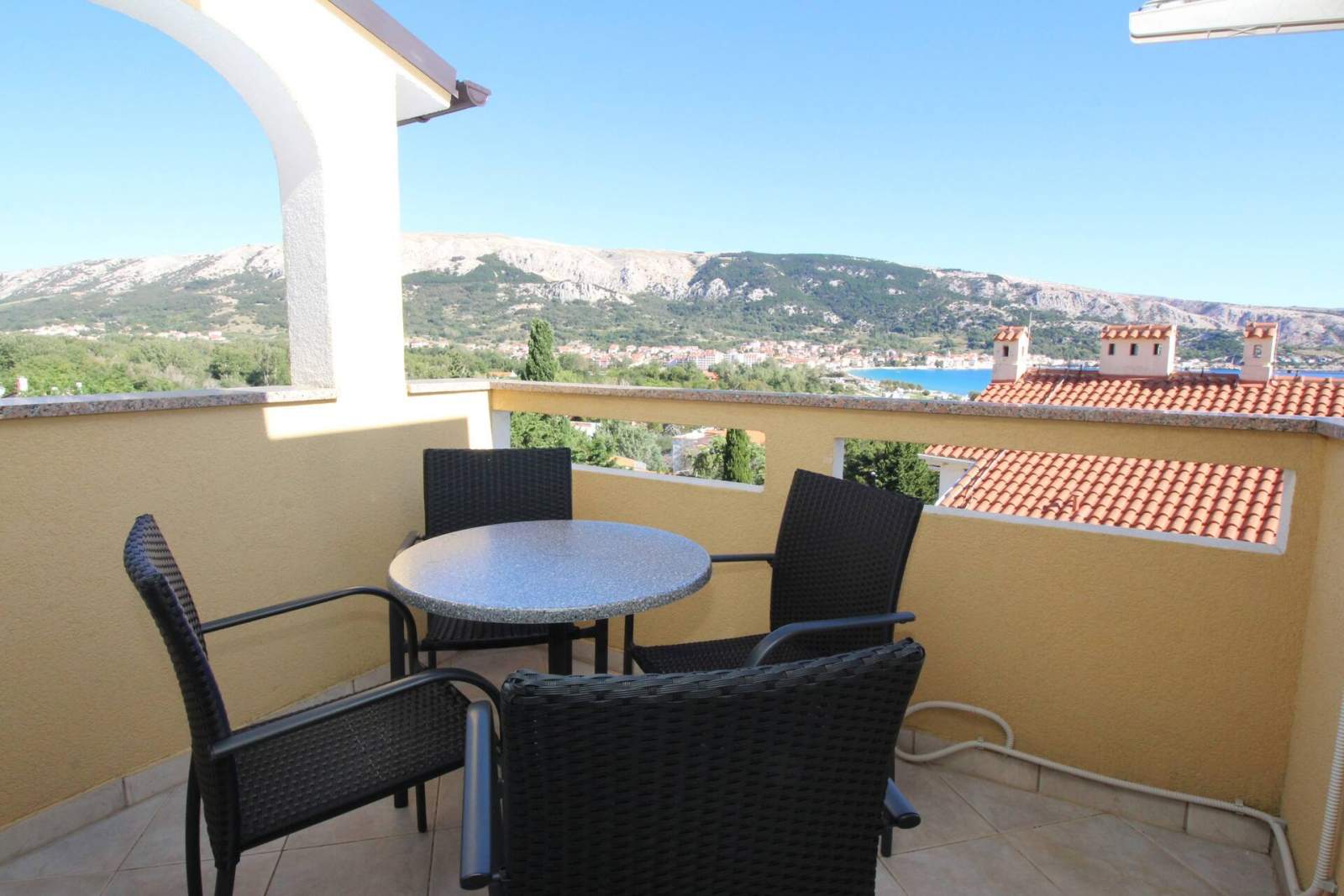 Capic Z7 – Apartment mit Balkon und Parkplatz, 300 m vom Strand entfernt