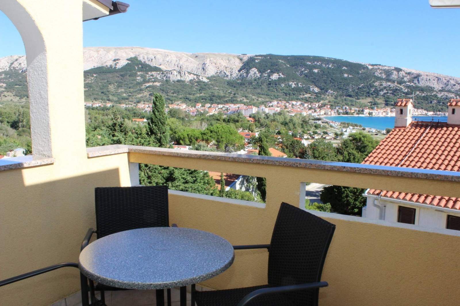 Capic Z7 – Apartment mit Balkon und Parkplatz, 300 m vom Strand entfernt