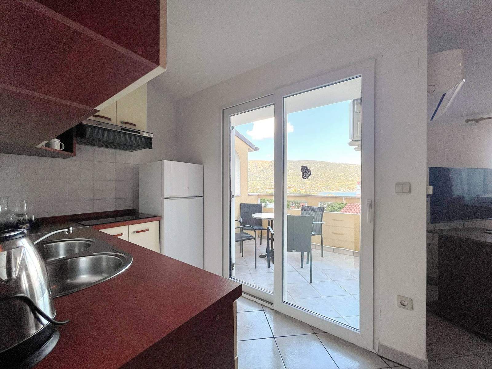 Capic Z7 – Apartment mit Balkon und Parkplatz, 300 m vom Strand entfernt