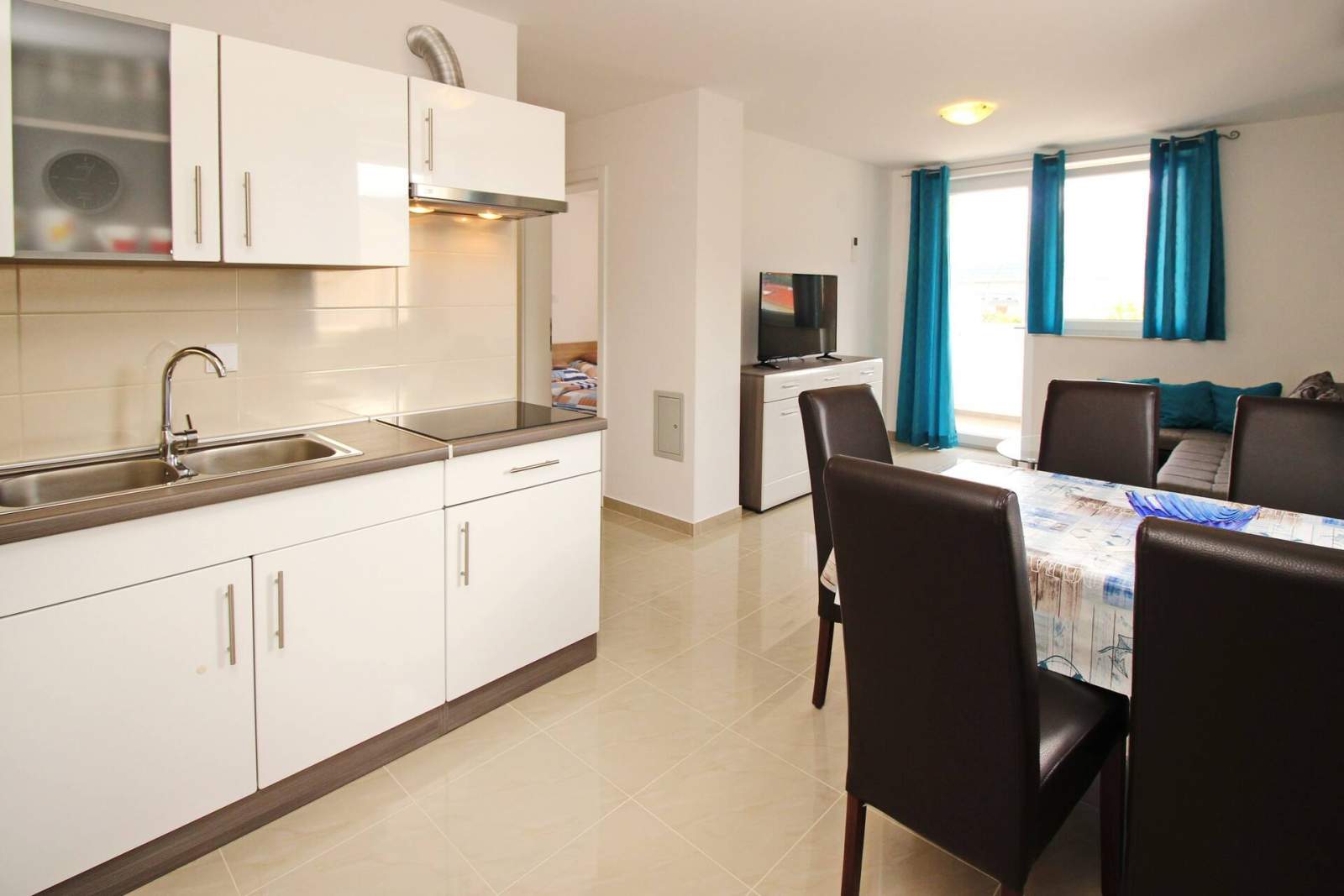 Apartment Cugalj – mit Balkon, 1. Stock, 300 m vom Strand entfernt