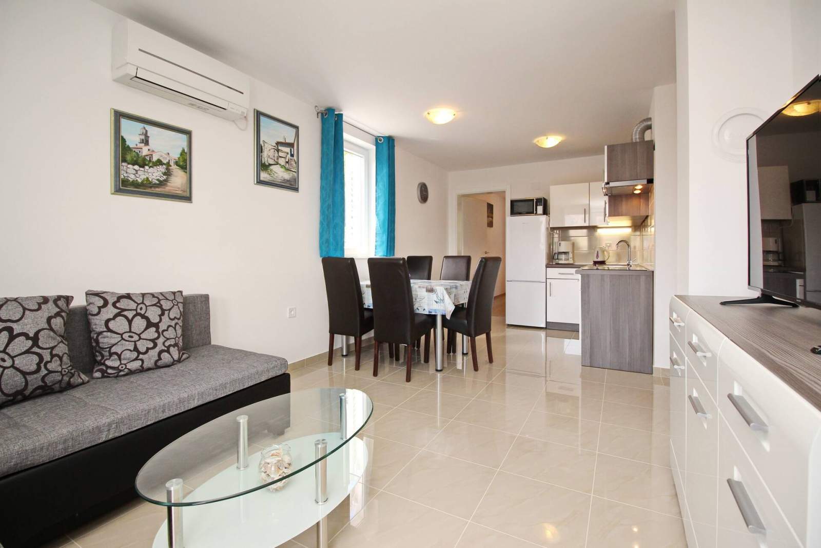 Apartment Cugalj – mit Balkon, 1. Stock, 300 m vom Strand entfernt