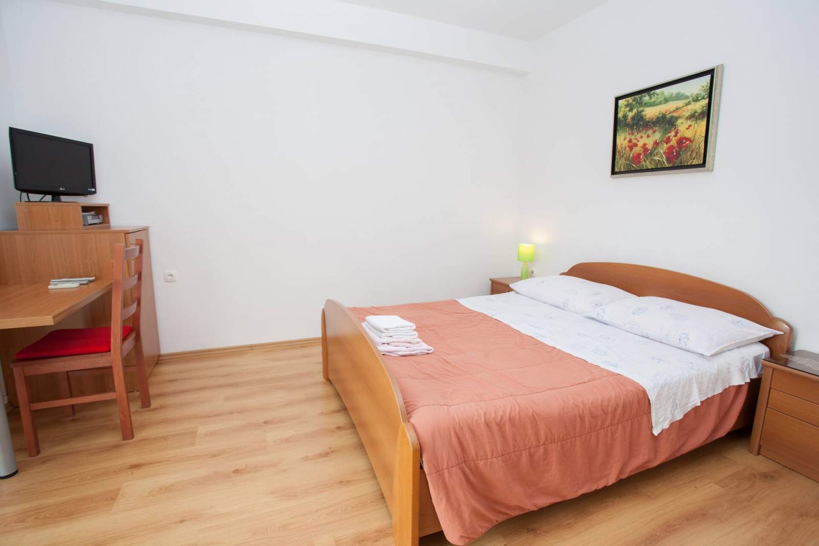 Zimmer Dekanic Nr.1 – mit Minikühlschrank und Terrasse
