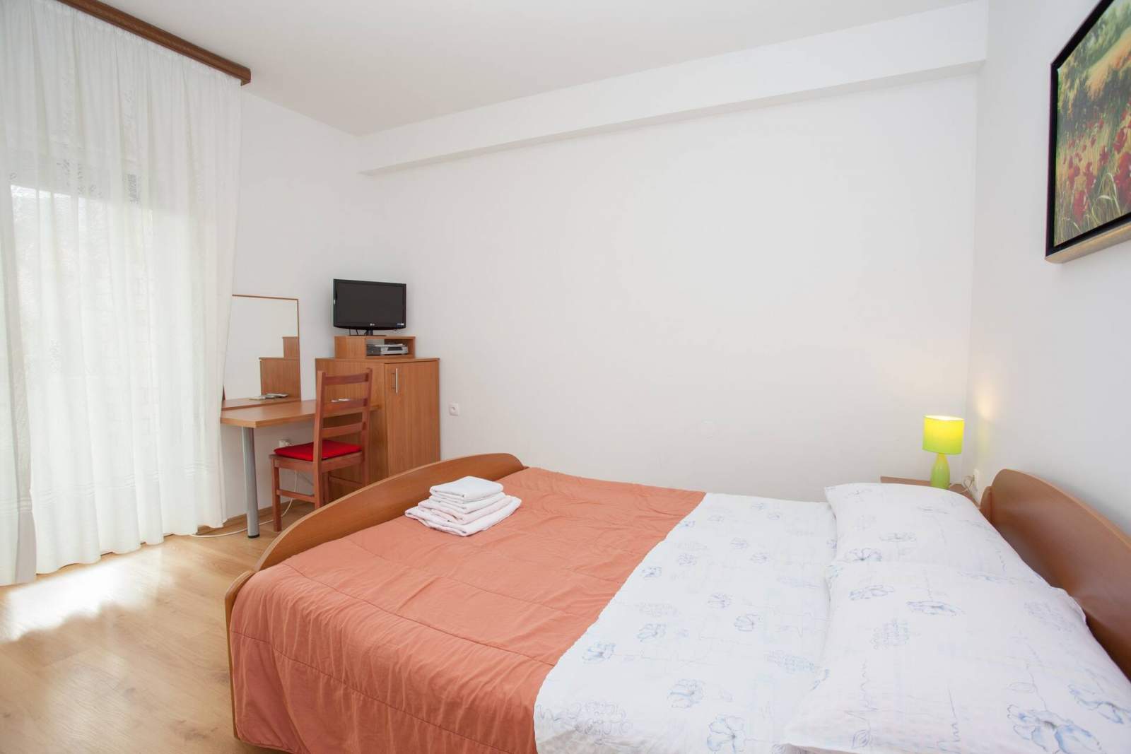 Zimmer Dekanic Nr.1 – mit Minikühlschrank und Terrasse
