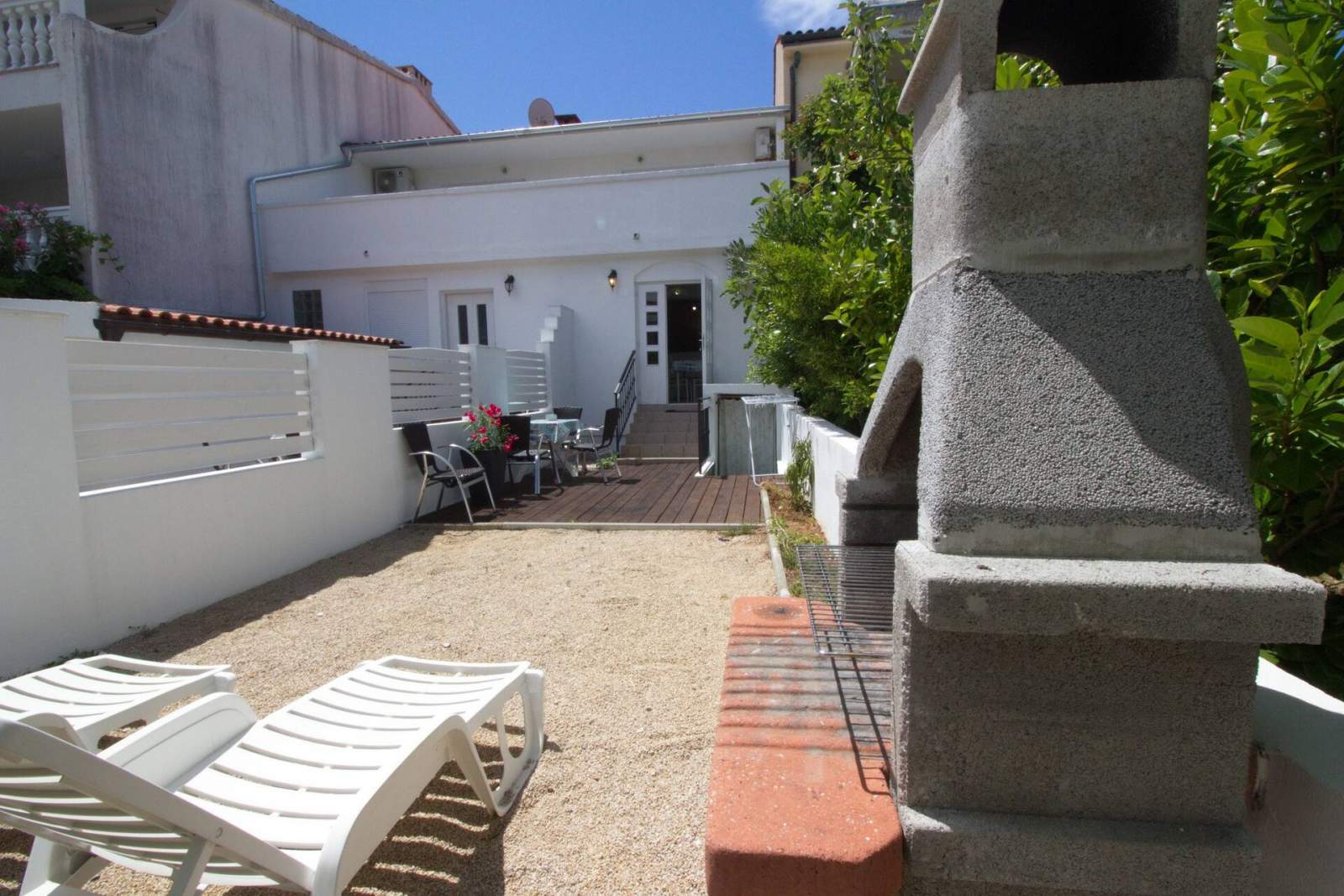 Apartment Fantov Nr.1 – mit Terrasse, 250 m vom Strand