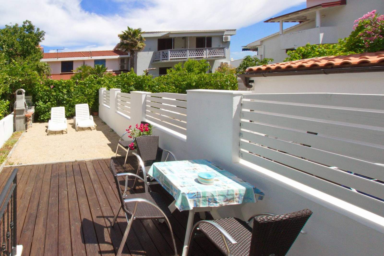 Apartment Fantov Nr.1 – mit Terrasse, 250 m vom Strand