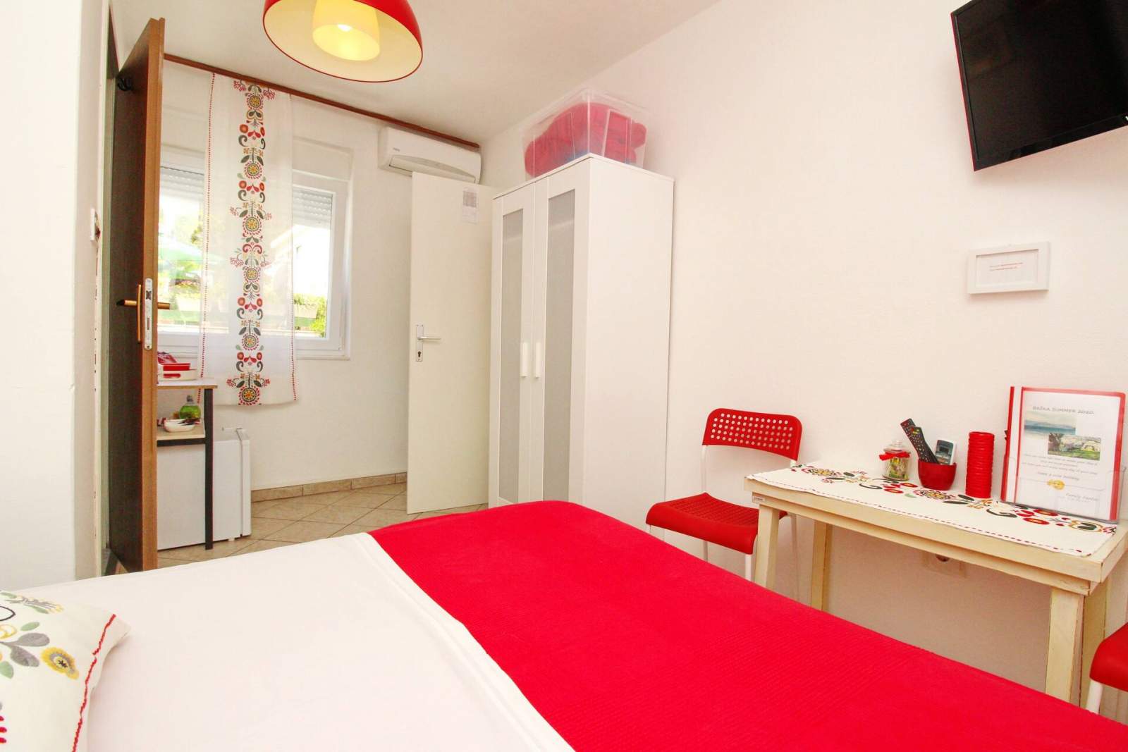 Room Fantov - 250 m from the Beach