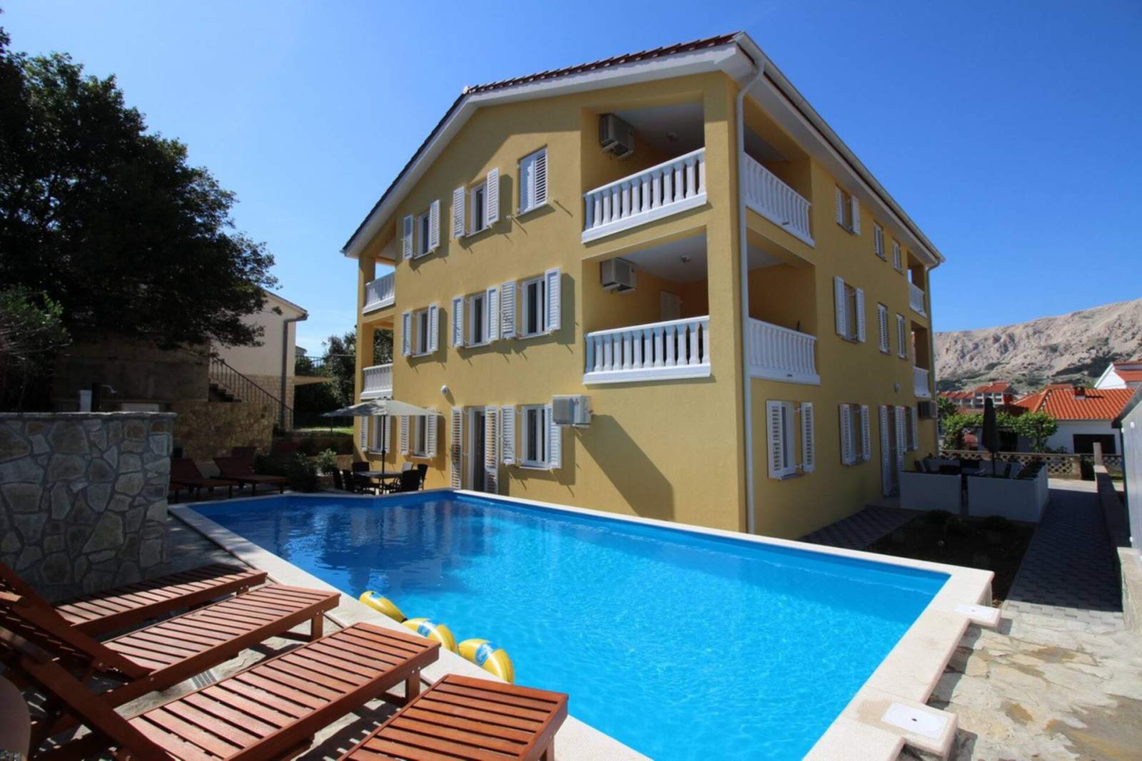 Apartment Gorica 1 No.5 - with Pool, 200 m from the Beach