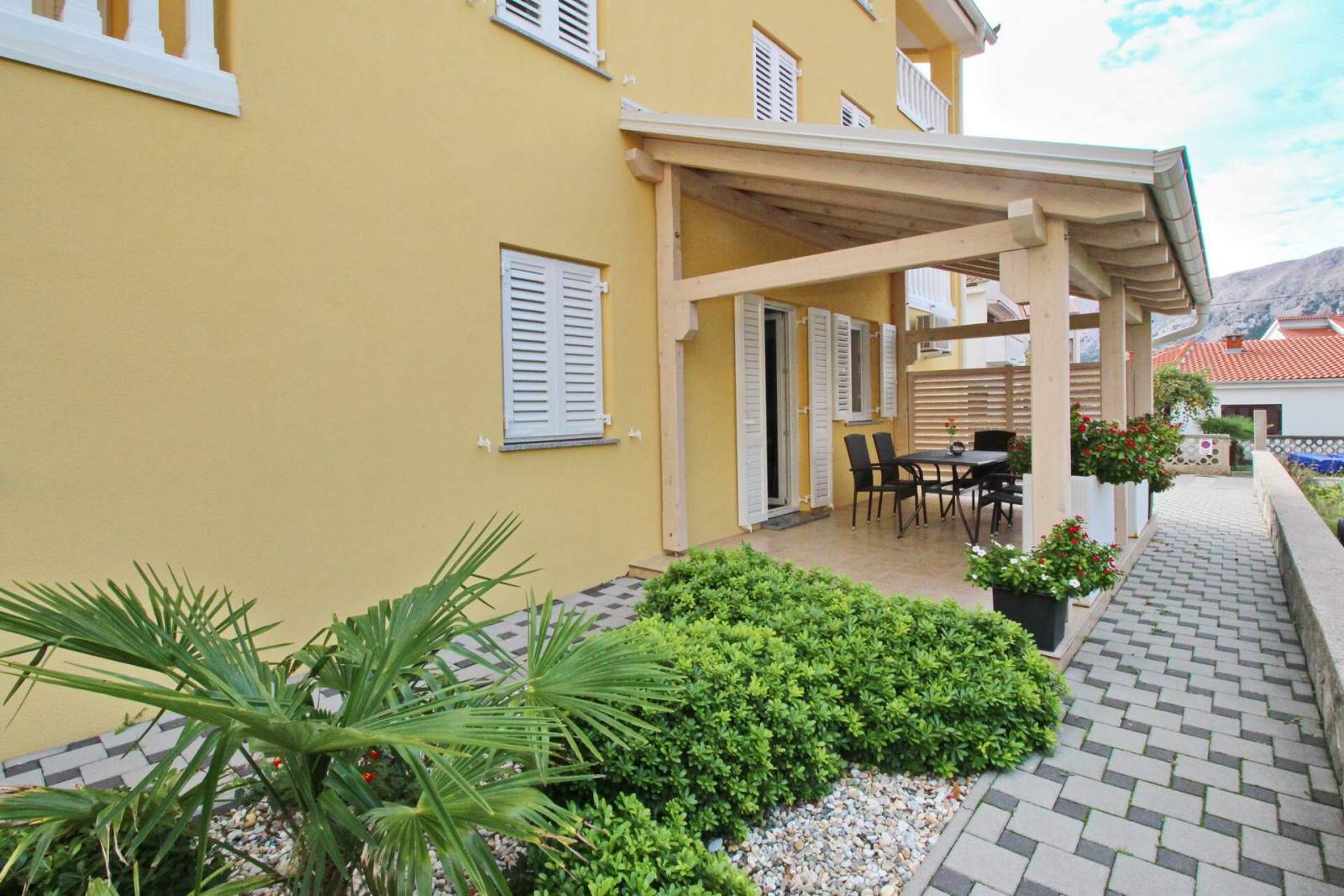 Apartment Gorica 1 No.3 - with Pool, 200 m from the Beach