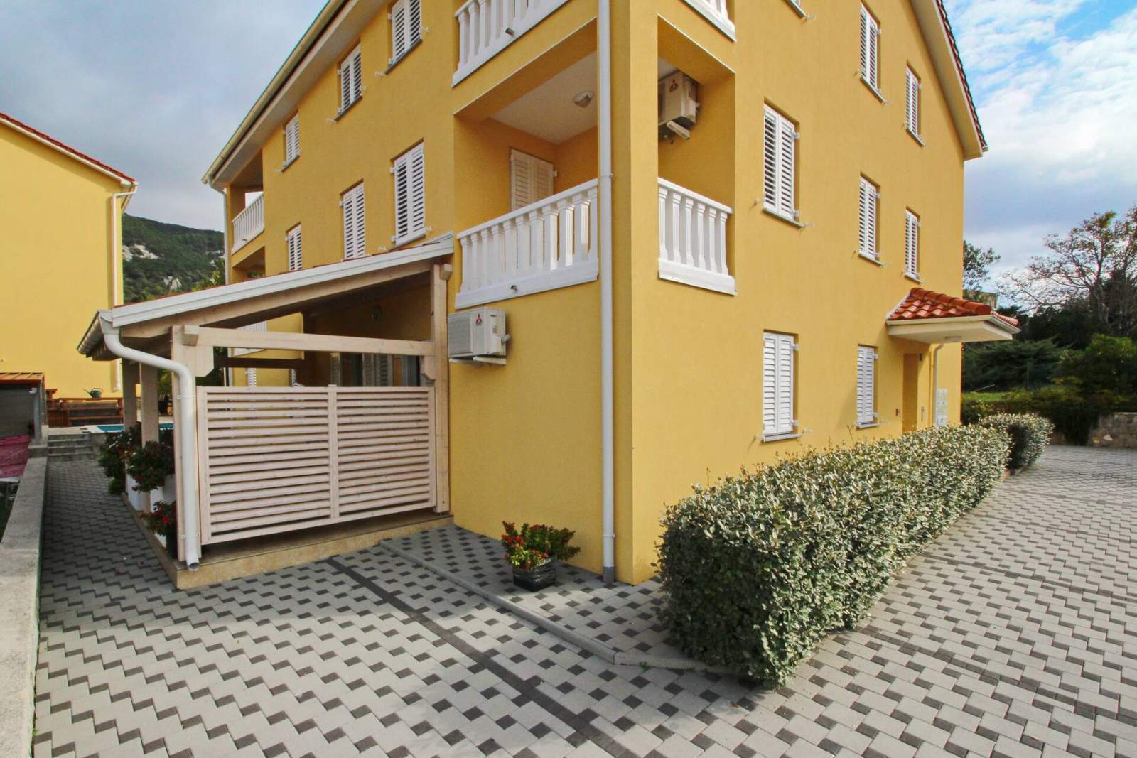 Apartment Gorica 1 No.3 - with Pool, 200 m from the Beach