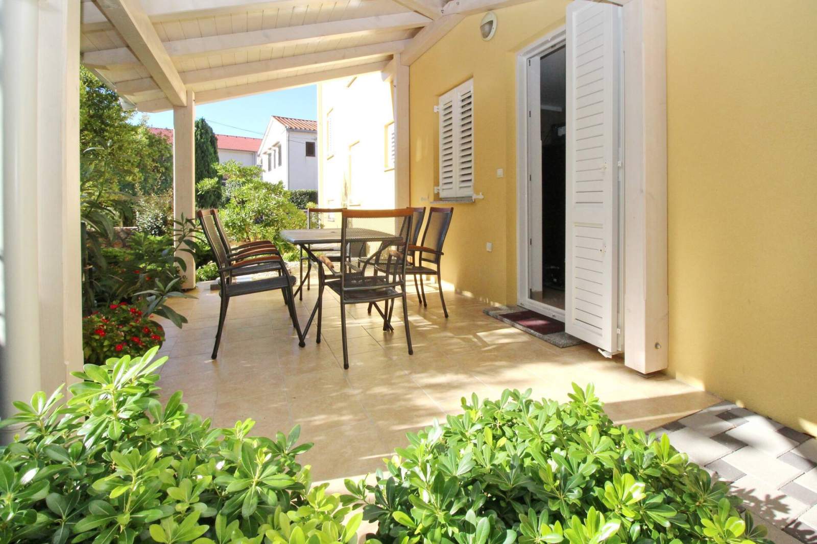 Apartment Gorica 1 Nr.1 – mit Pool, 200 m vom Strand entfernt