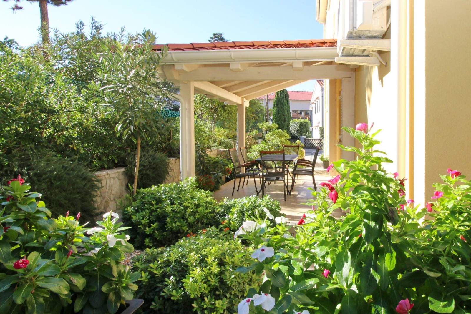 Apartment Gorica 1 Nr.1 – mit Pool, 200 m vom Strand entfernt