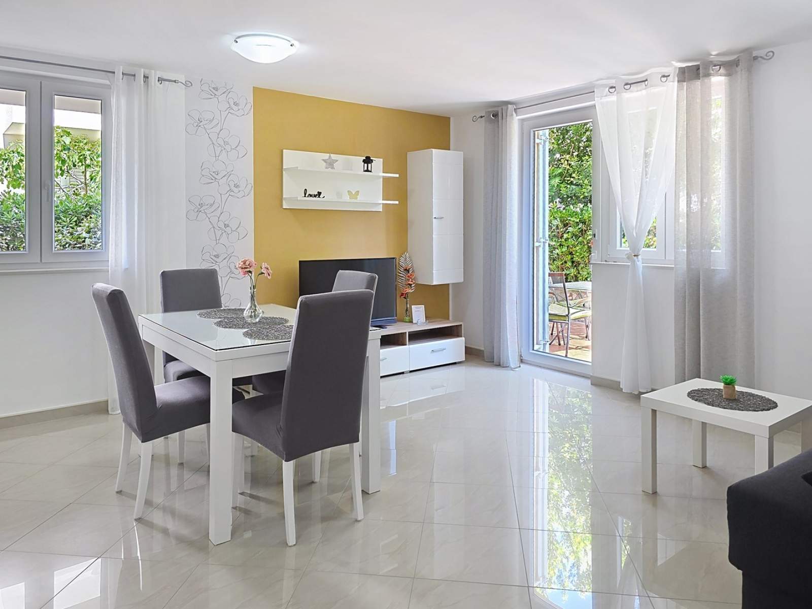 Apartman Gorica 2 br.3 – s terasom i bazenom