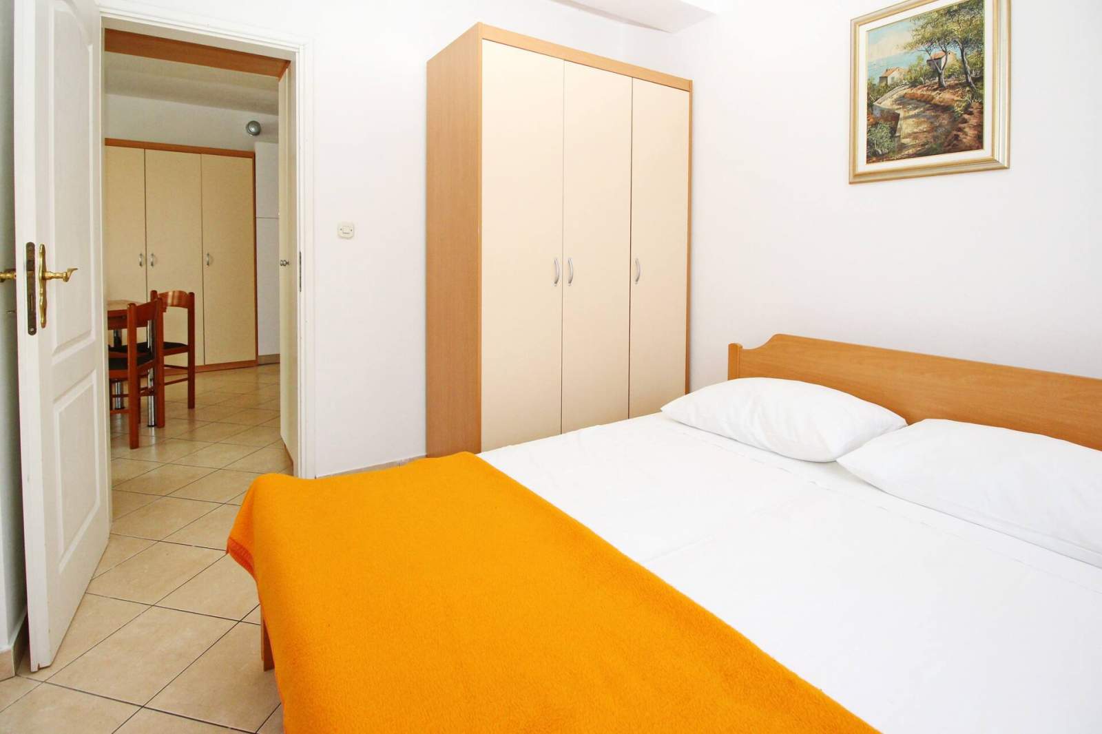 Apartment Lovincic No.1 – mit Terrasse, 200 m vom Strand entfernt