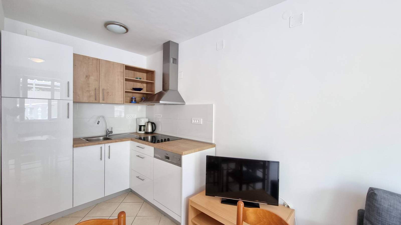 artment Lovincic No.3 – mit Terrasse, 200 m vom Strand entfernt