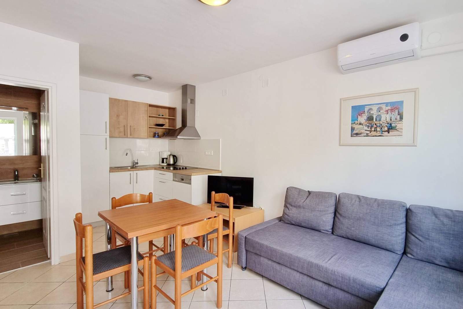 artment Lovincic No.3 – mit Terrasse, 200 m vom Strand entfernt