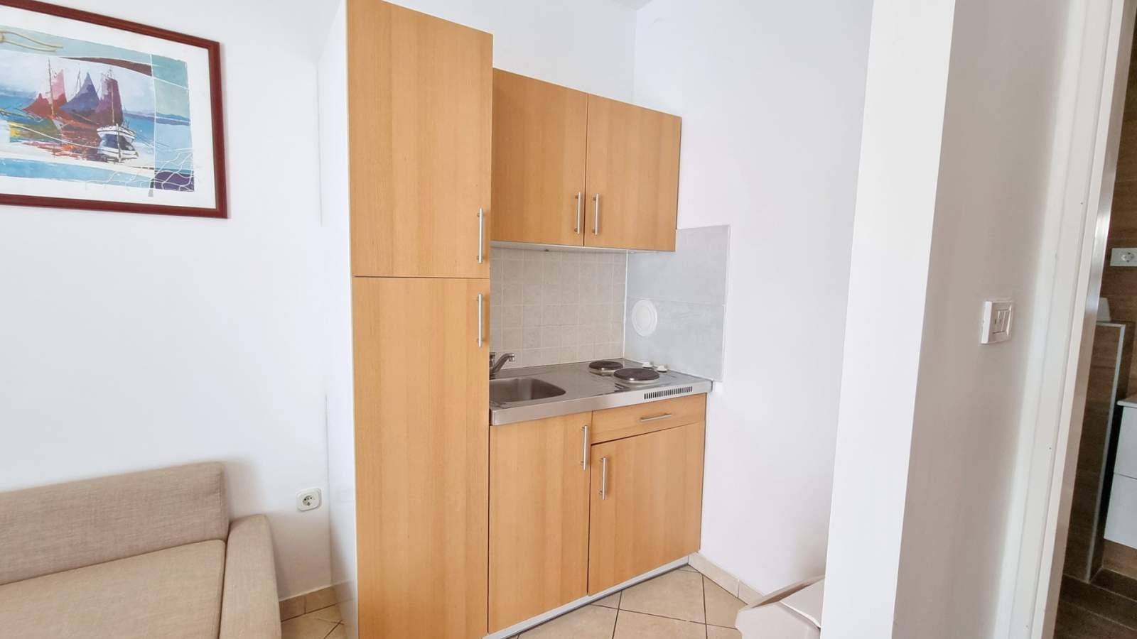 Studio-Apartment Lovincic No.4 – mit Terrasse, 200 m vom Strand entfernt