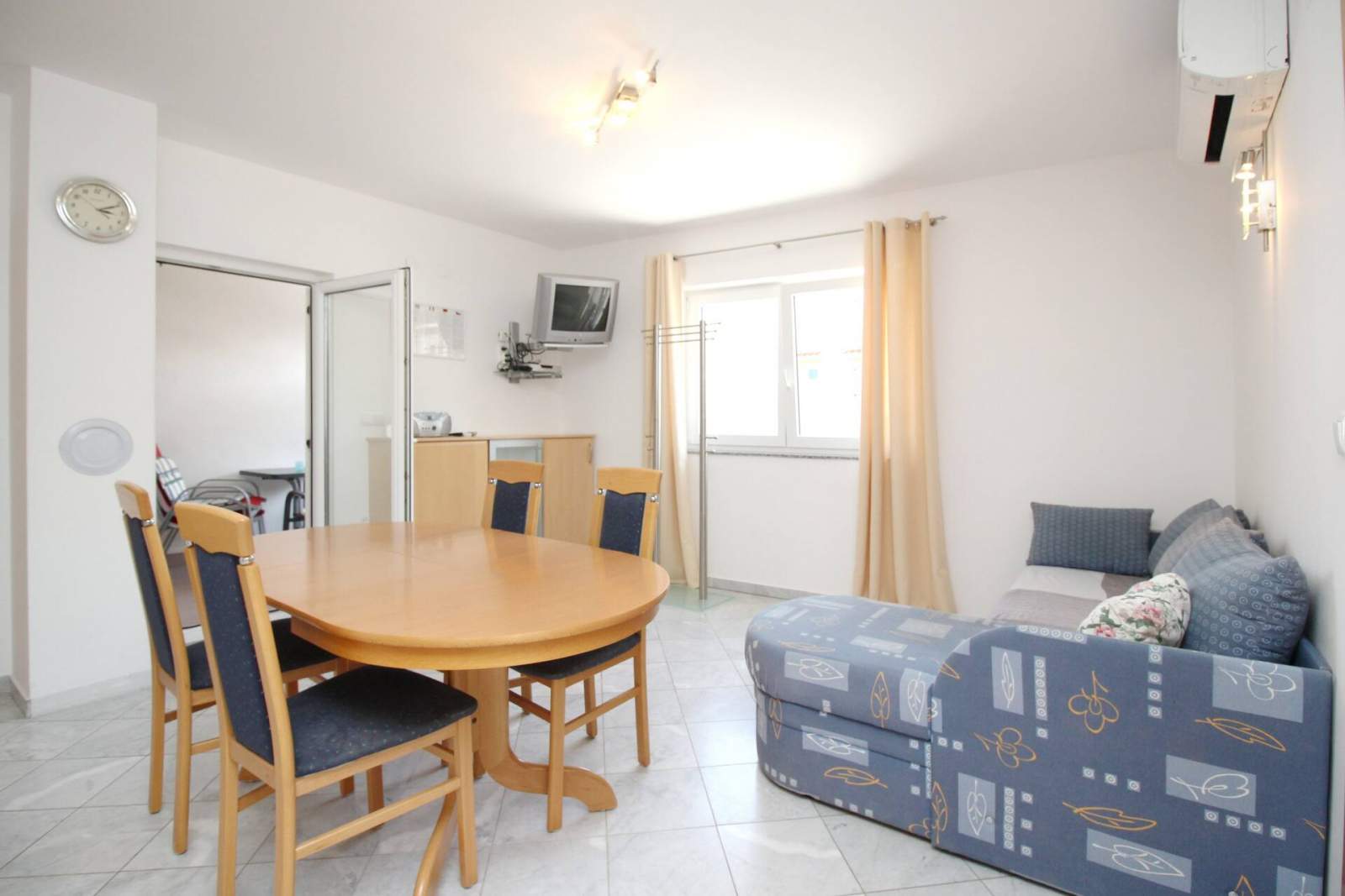 Apartment Mikulan Nara B – mit Balkon, 350 m vom Strand entfernt