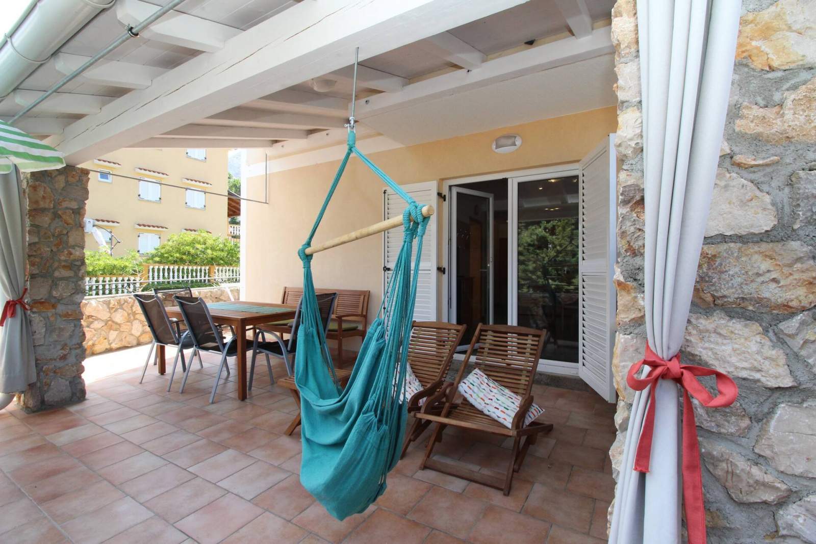 Apartment Mikulan Nara Priz – mit Terrasse, 350 m vom Strand entfernt