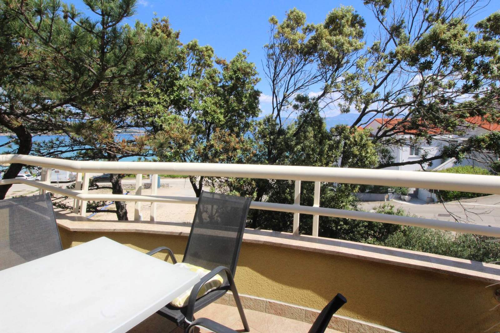 Apartment Mrkus more - mit Balkon und Meerblick, in Strandnähe