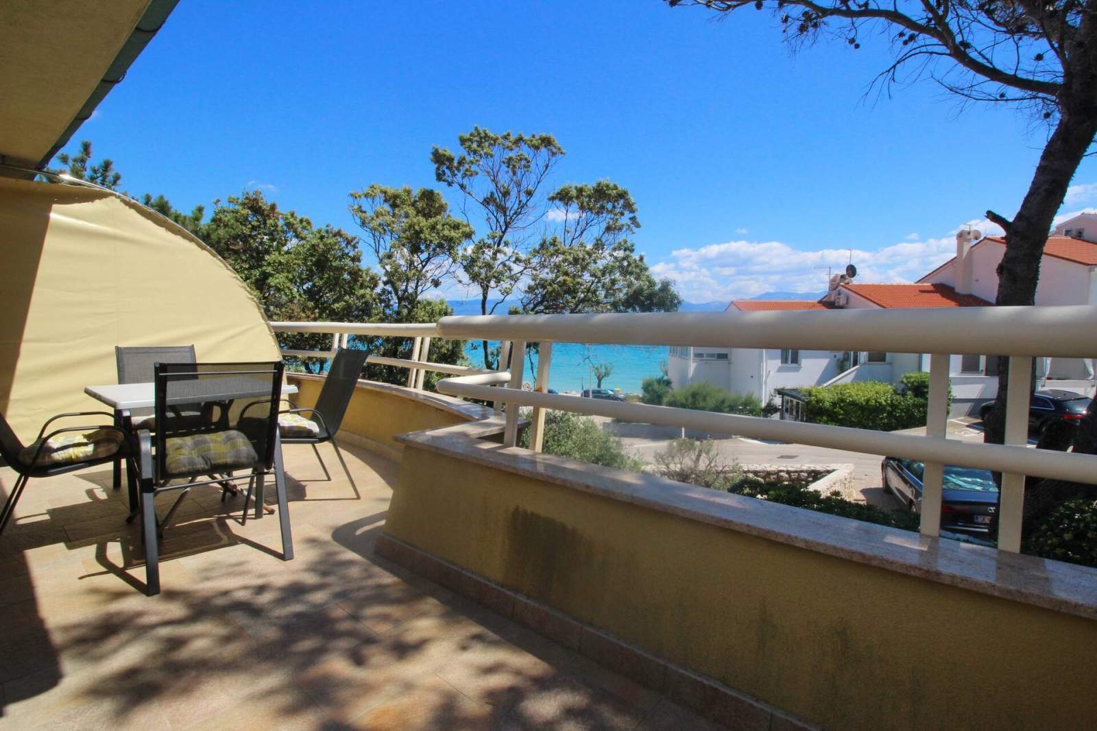 Ferienwohnung Mrkus brdo - mit Balkon, in Strandnähe