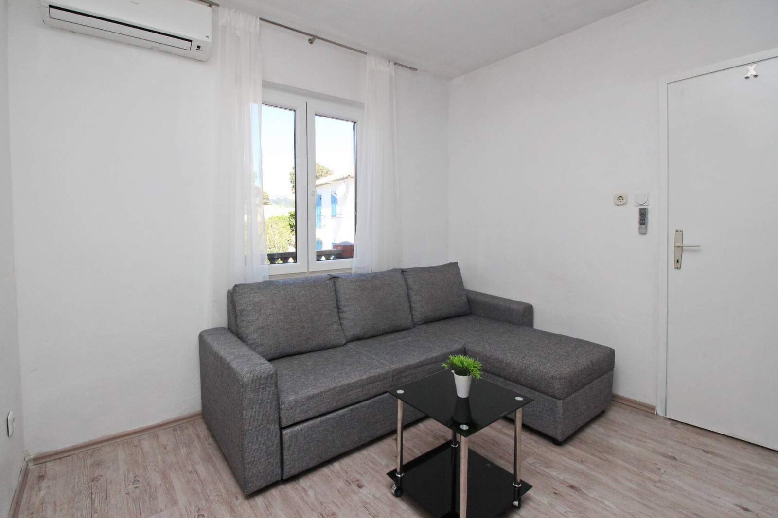 Apartment Lara K1 – in der Nähe des Zentrums und des Strandes