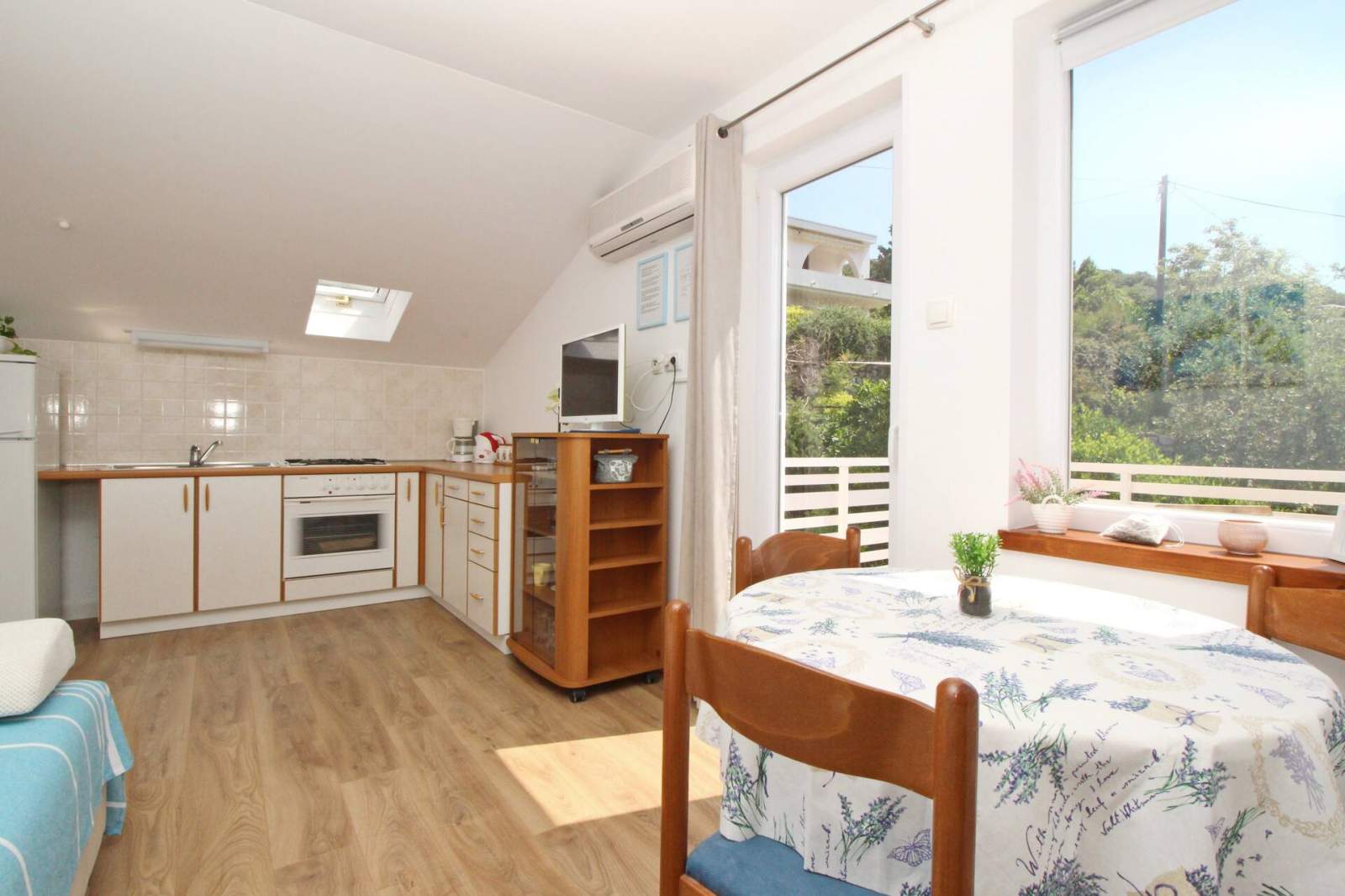 Apartment Čubranić S. Senj – im Hafen, nahe dem Meer