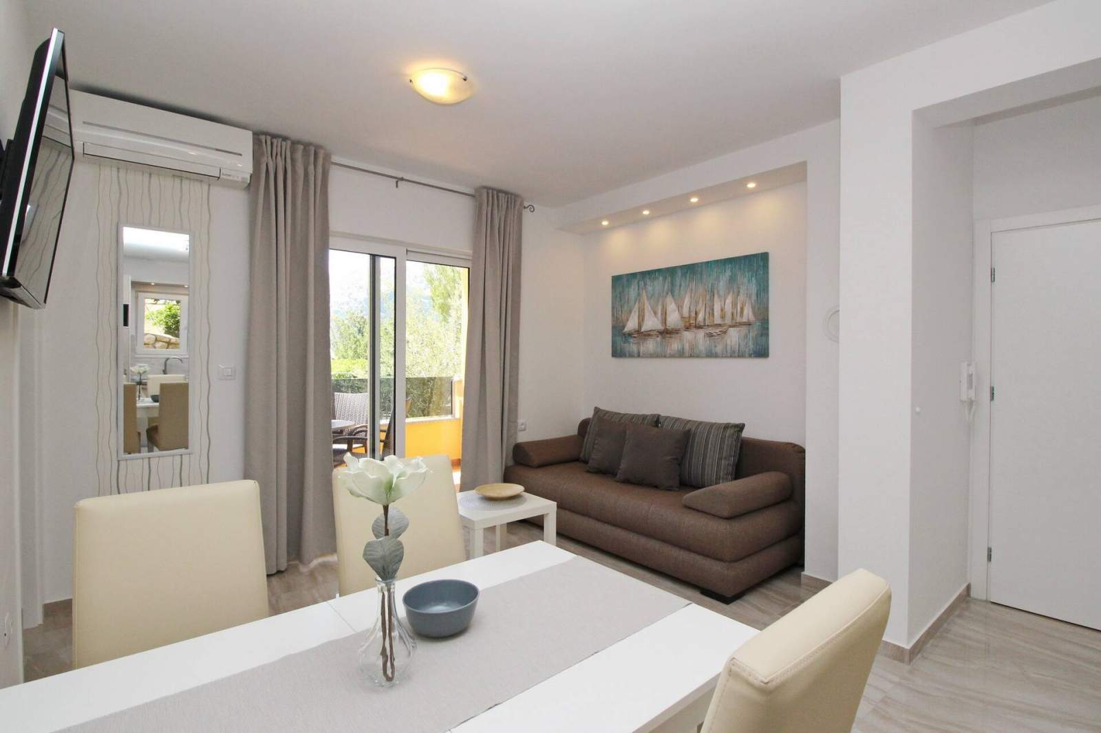 Šarmantan apartman Sunshine br.3 – s balkonom, 300 m od plaže