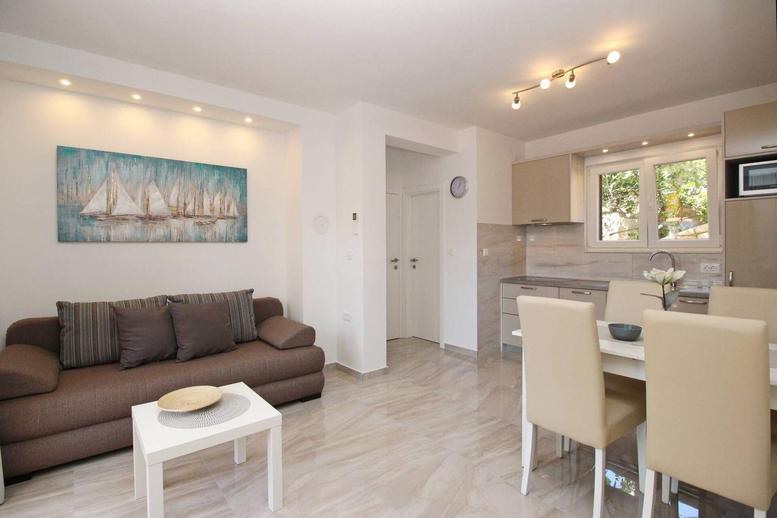 Šarmantan apartman Sunshine br.3 – s balkonom, 300 m od plaže