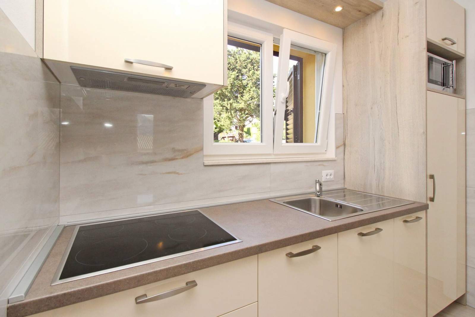 Charming Apartment Sunshine No.4 - with balcony, 300 m from the Beach