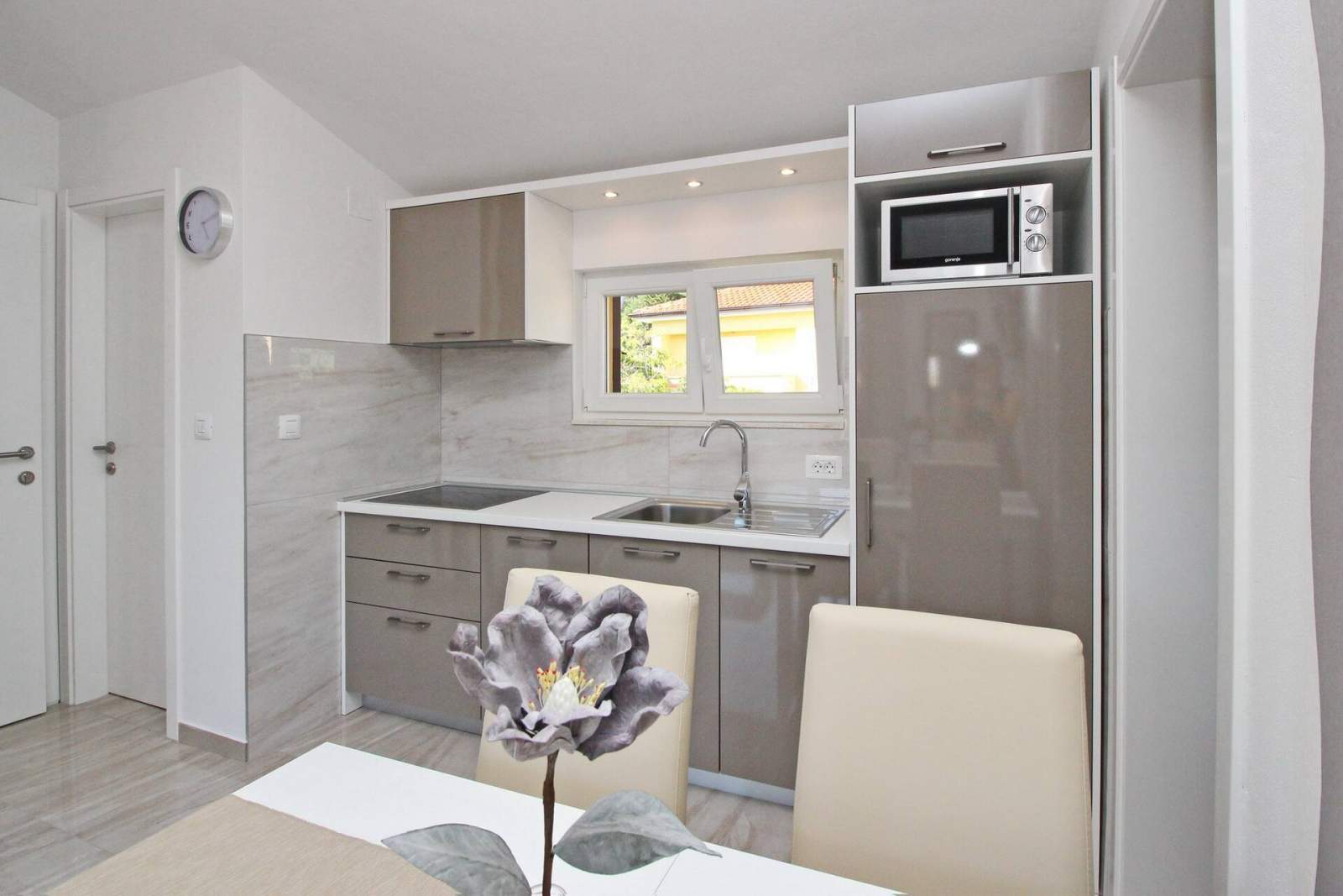Charmantes Apartment Sunshine Nr.5 – mit Balkon, 300 m vom Strand entfernt