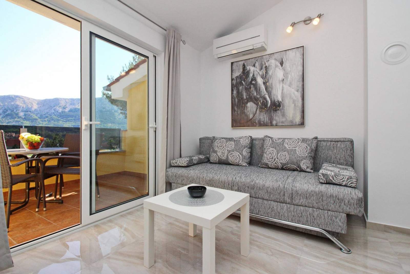 Charmantes Apartment Sunshine Nr.5 – mit Balkon, 300 m vom Strand entfernt