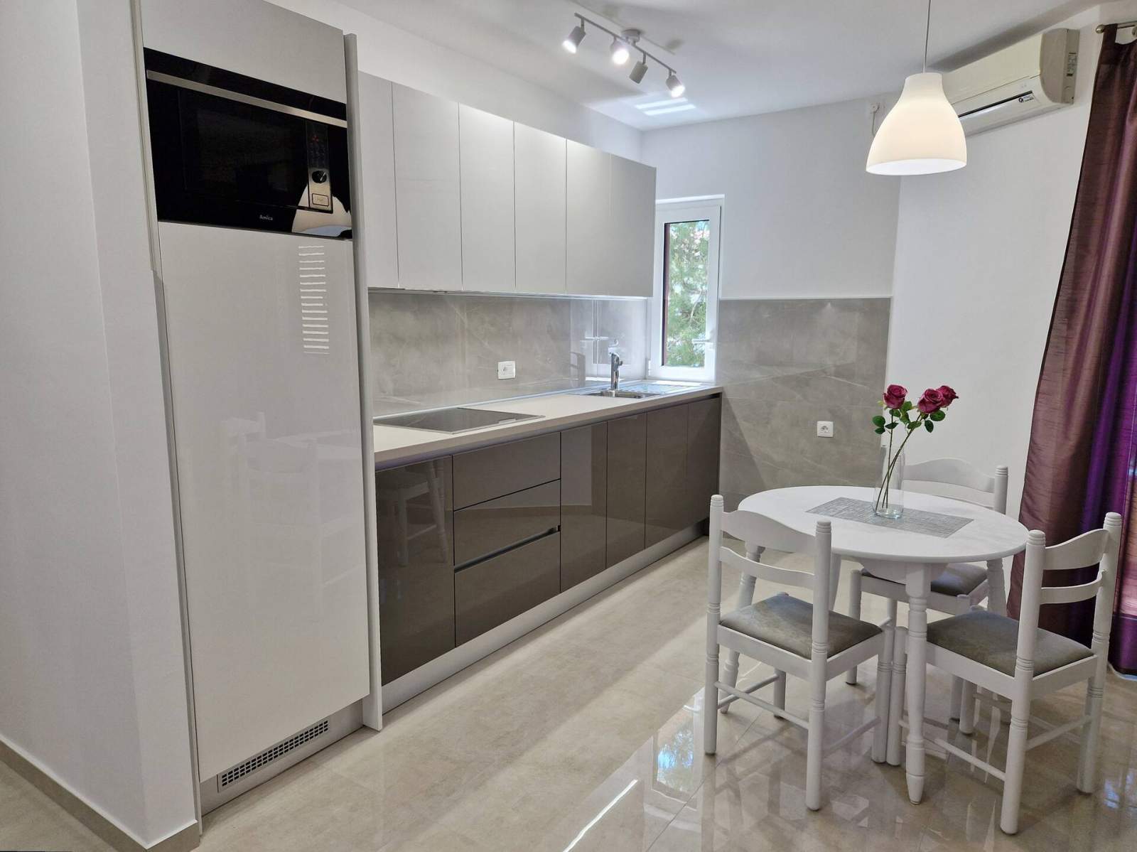 Charming Apartment Sunshine DR - with Balcony, 300 m from the Beach