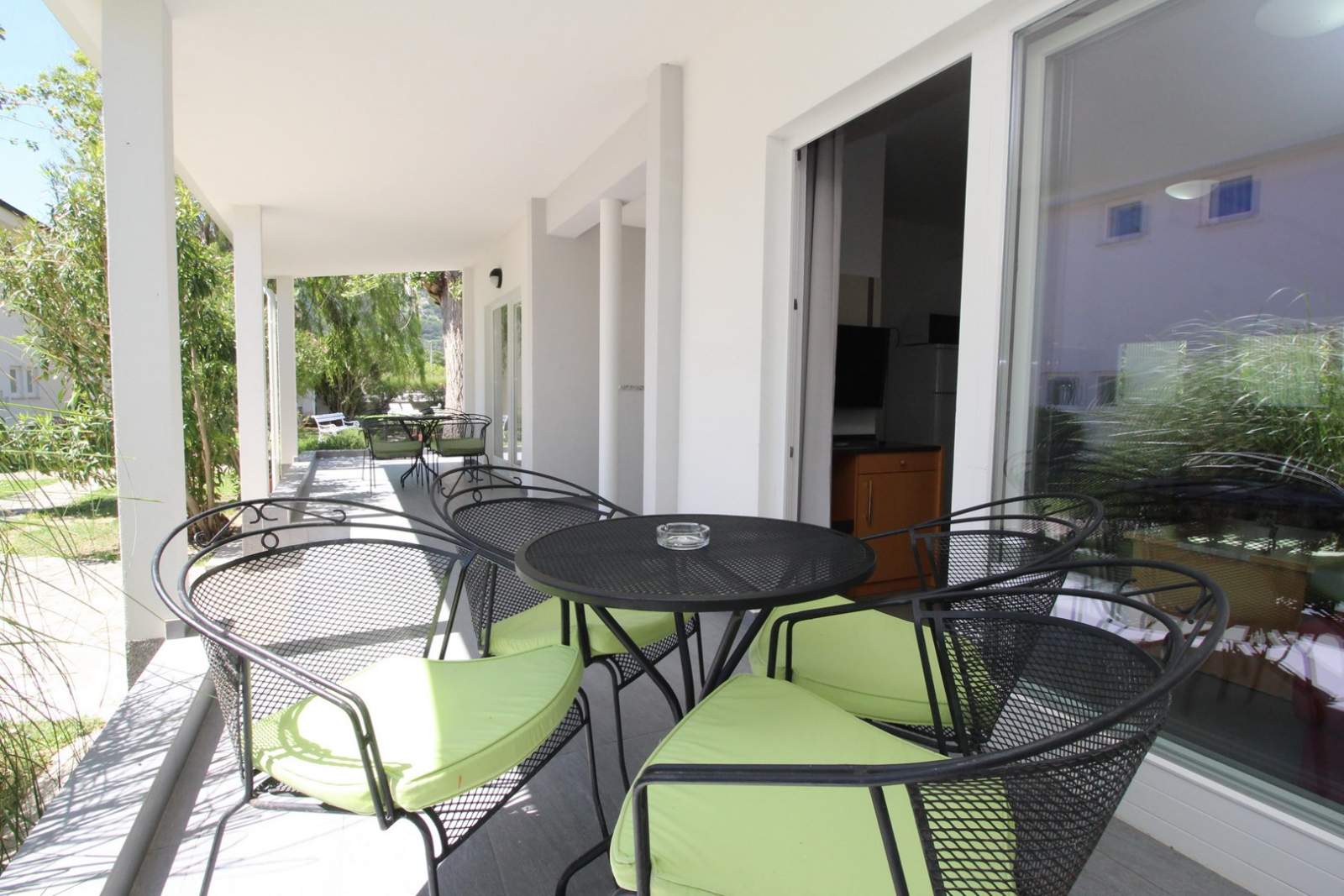 Apartmentanlage Villas Corinthia 5 – Toplage, 100 m vom Strand entfernt, umgeben von Grün