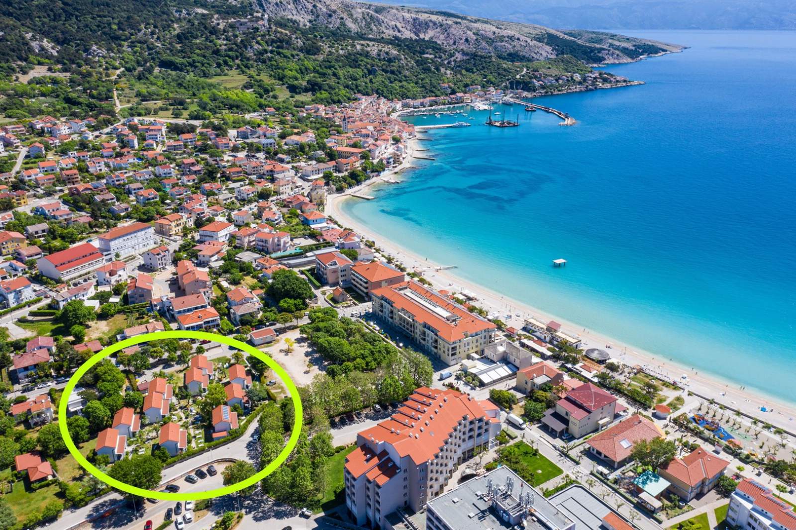 Apartmentanlage Villas Corinthia 5 – Toplage, 100 m vom Strand entfernt, umgeben von Grün