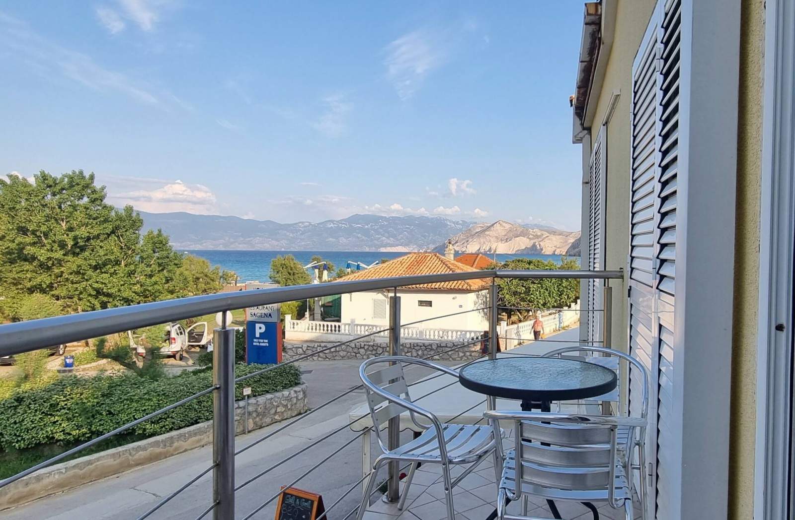Apartment Vlahinja - mit Balkon, 100 m vom Strand entfernt