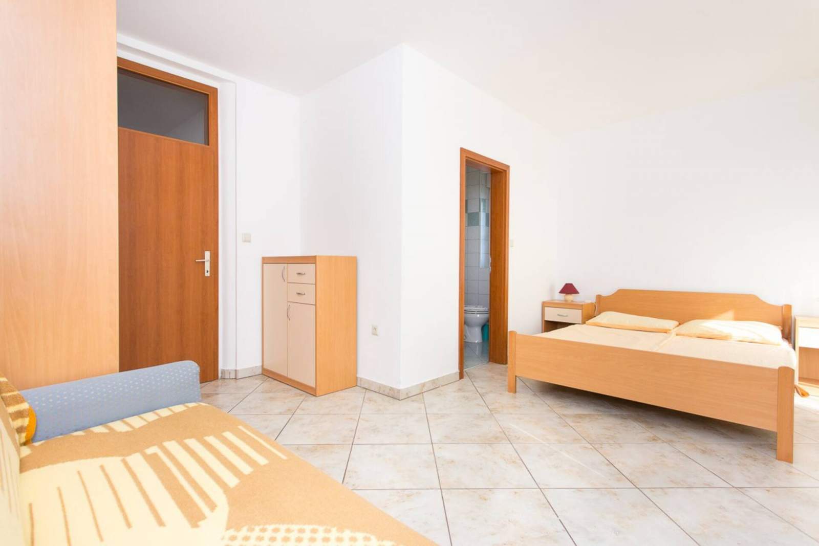 Apartment Mrakovcic Nr. 2 - mit Terrasse, 350 m vom Strand entfernt