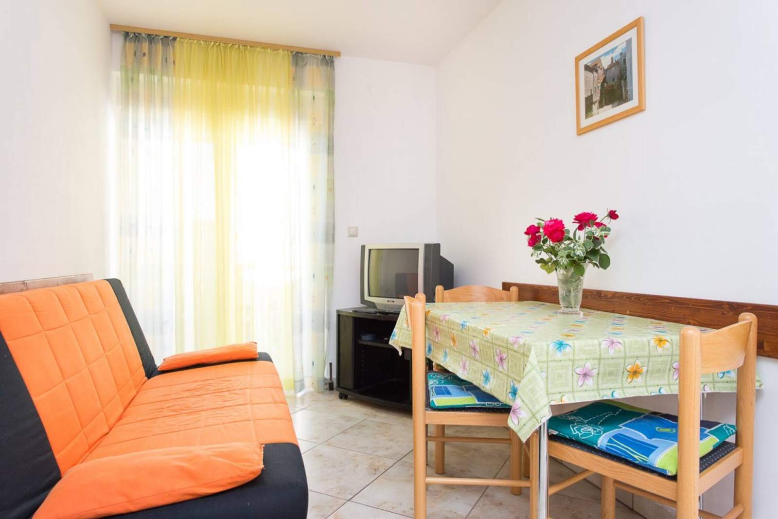 Apartment Mrakovcic Nr. 4 - mit Balkon, 350 m vom Strand entfernt