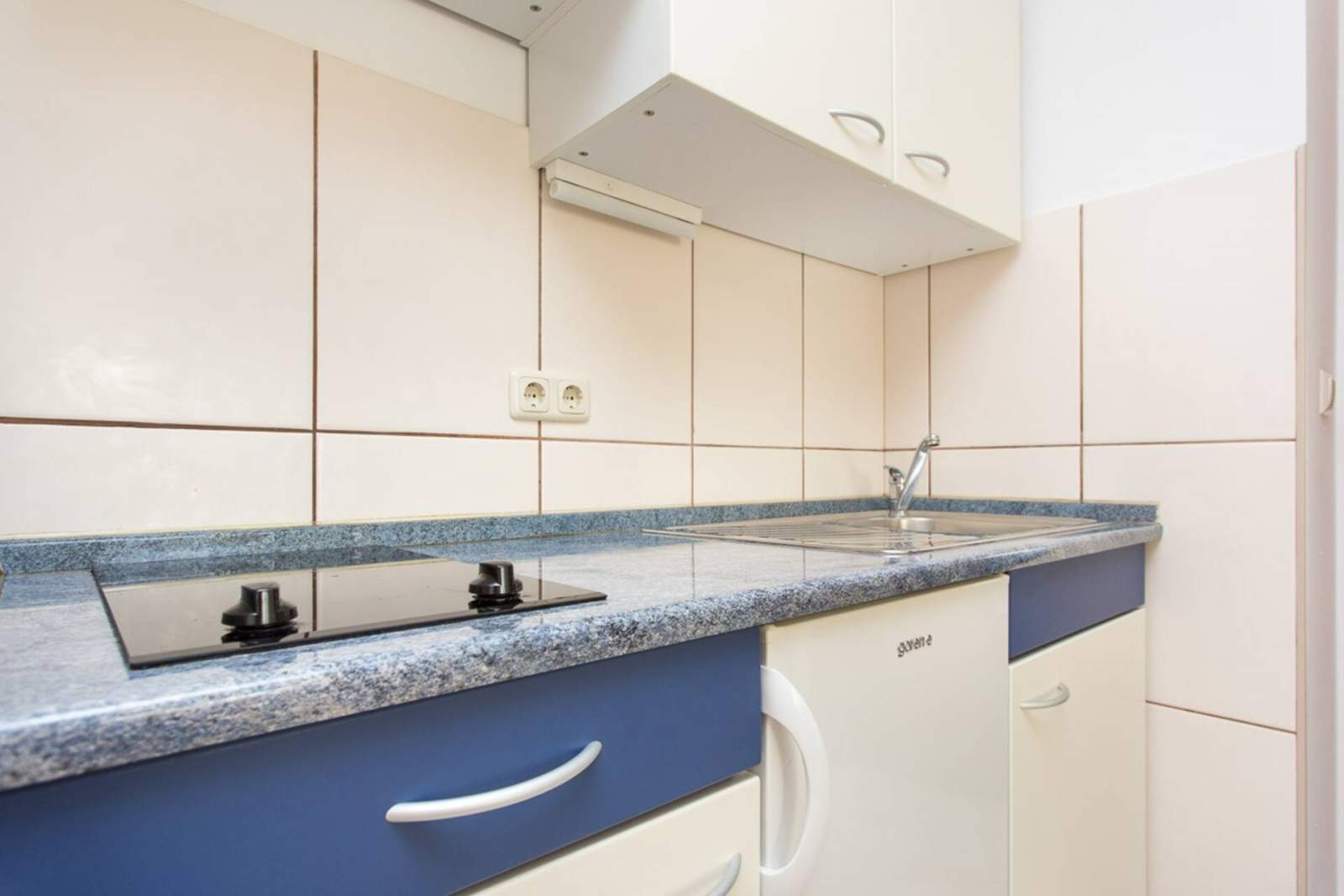 Apartment Mrakovcic Nr. 4 - mit Balkon, 350 m vom Strand entfernt