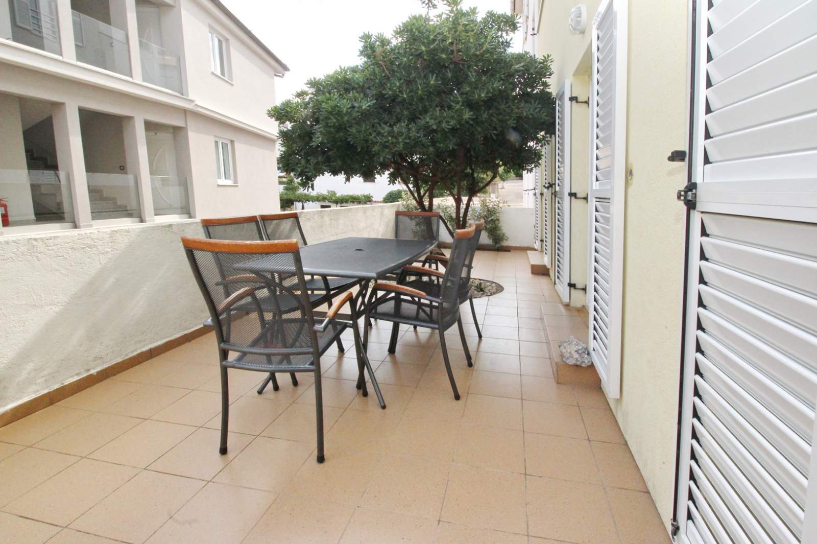 Apartment Limun 1 – mit Terrasse, 350 m vom Strand entfernt