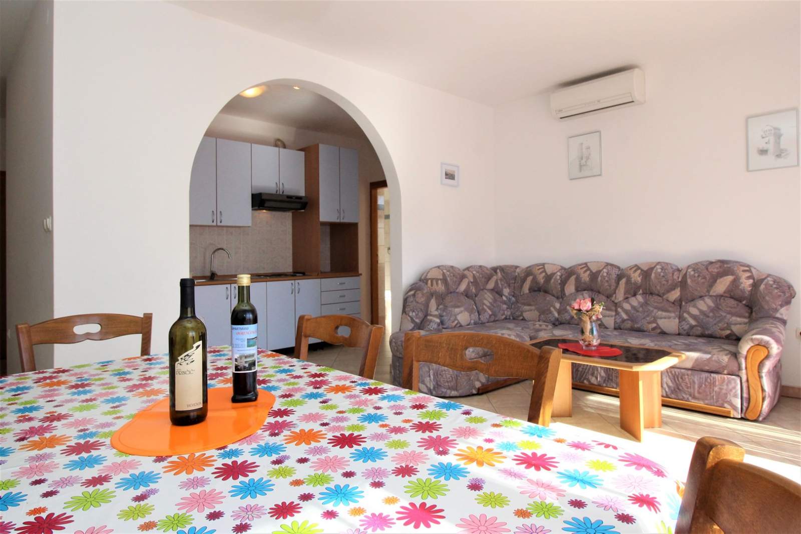 Apartment Lucijana Nr. 4 – mit Balkon, 150 m vom Strand entfernt