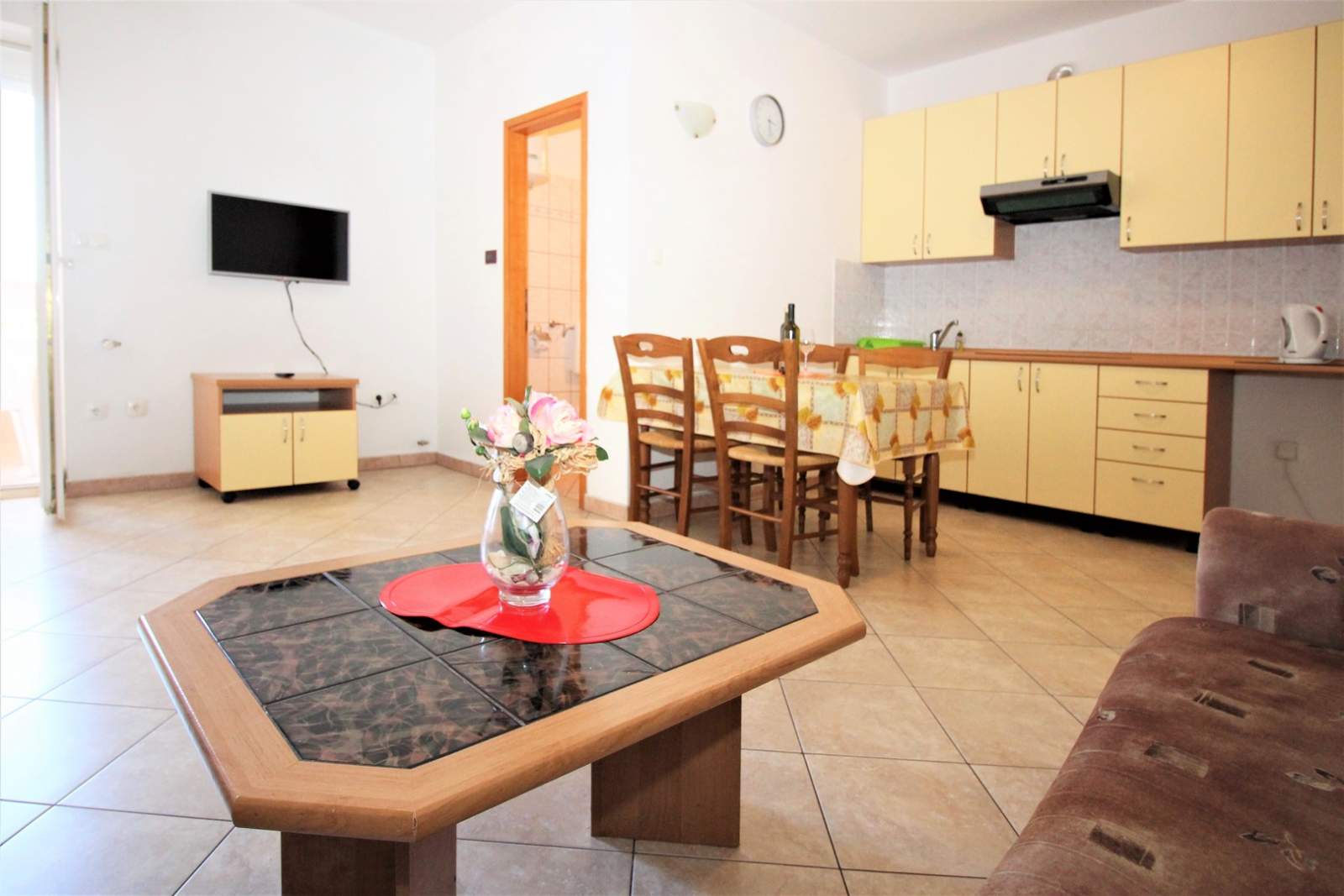 Apartment Lucijana Nr. 5 – mit Balkon, 150 m vom Strand entfernt