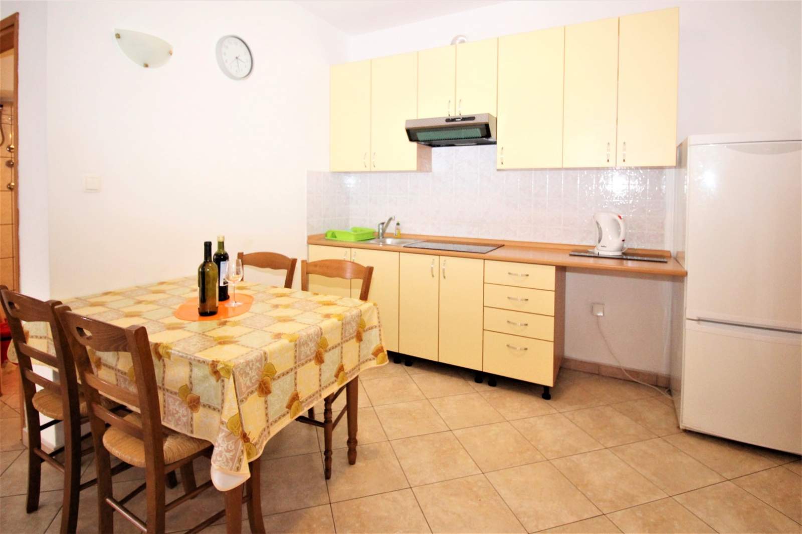 Apartment Lucijana Nr. 5 – mit Balkon, 150 m vom Strand entfernt