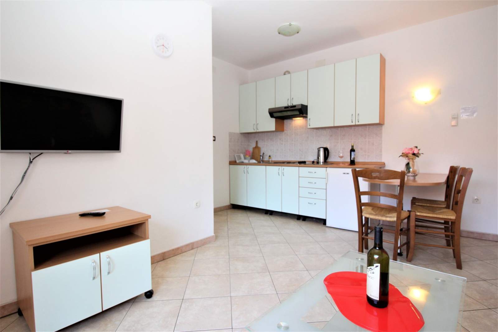 Apartment Lucijana Nr. 6 – mit Balkon, 150 m vom Strand entfernt