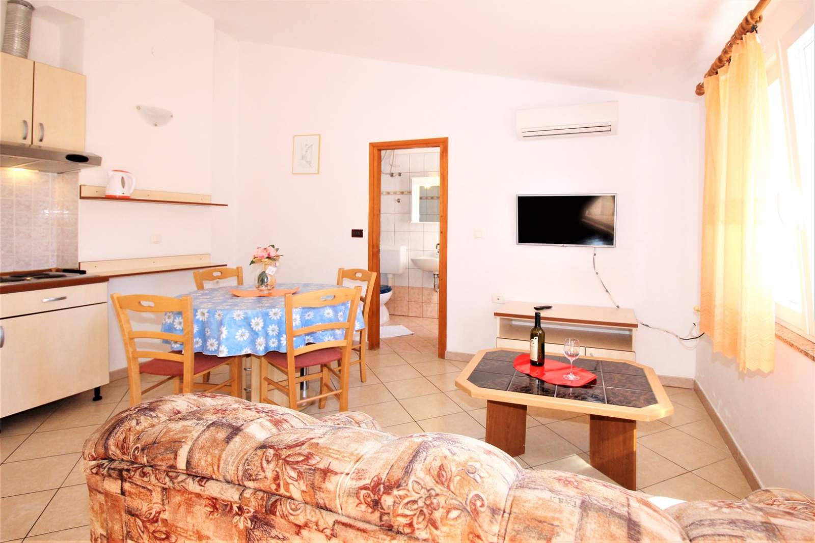 Apartment Lucijana No.7 - with Balcony, 150 m from the Beach
