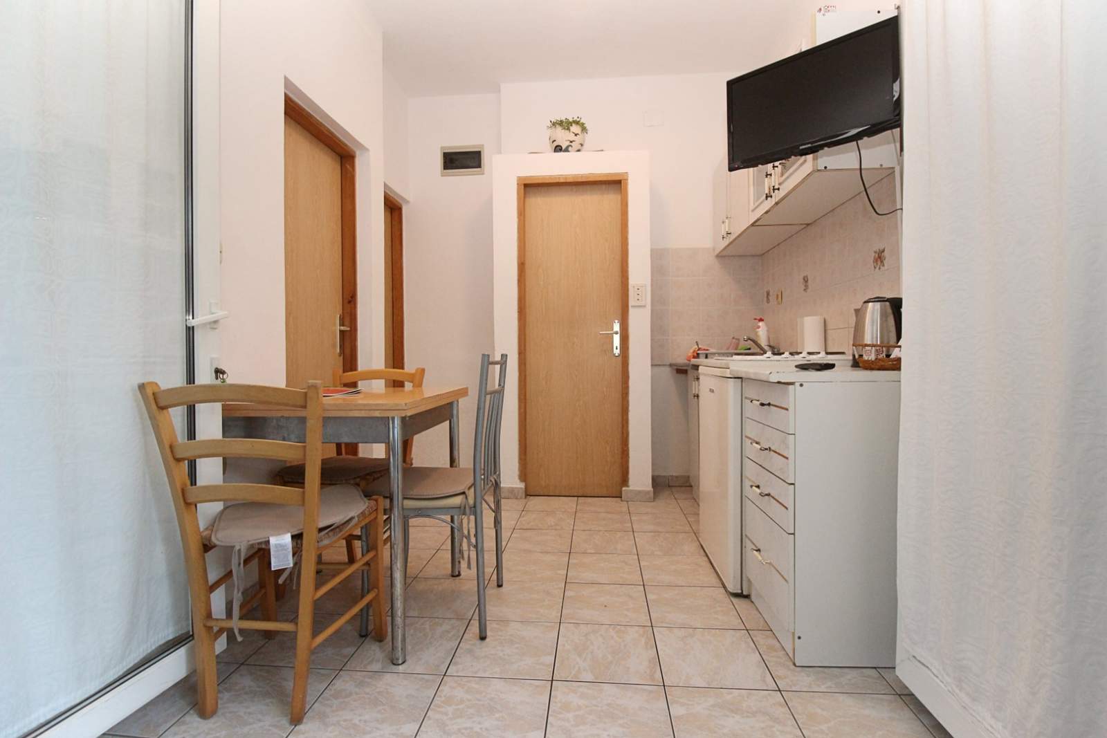 Studio Mul Nr. 3 Dr – für 4 Personen, mit Terrasse